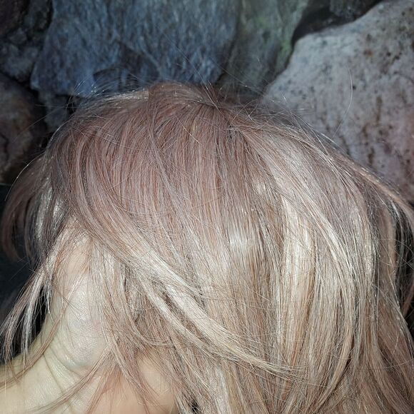 Stylish Blondish/Rose Gold Colored Wig for Women - Picture 4 of 4